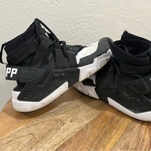 Nike Air Huarache’s Size 12